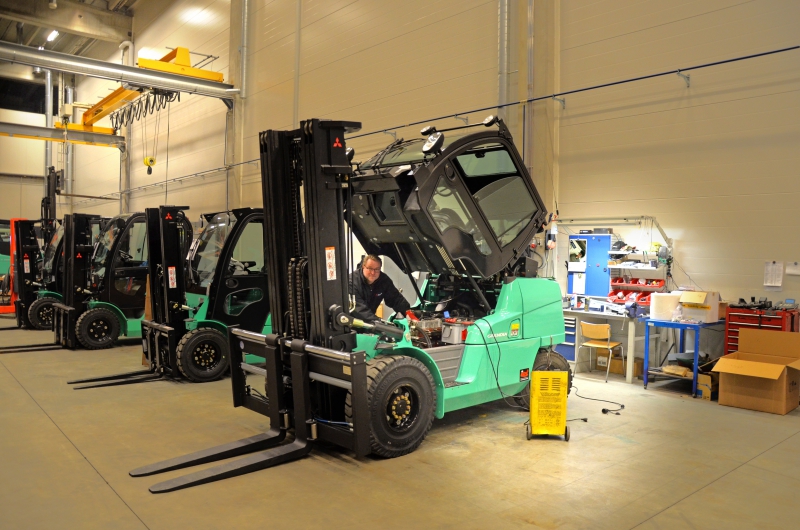 carrosserie-BARJOLS-min_work-transport-repair-vehicle-hall-industry-880244-pxhere.com